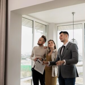 Couple working with an agent