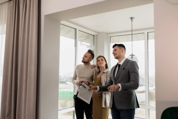 Couple working with an agent