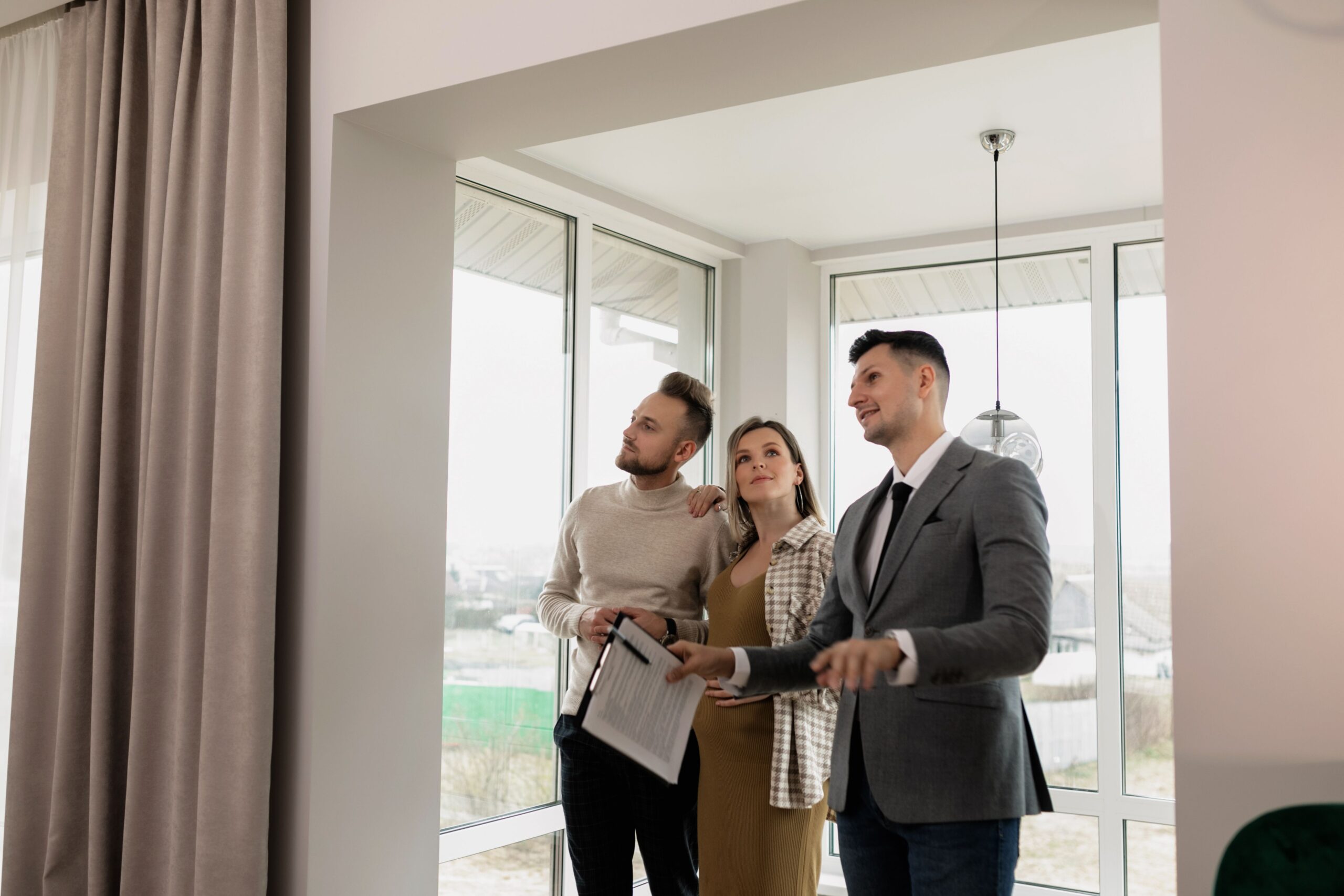 Couple working with an agent